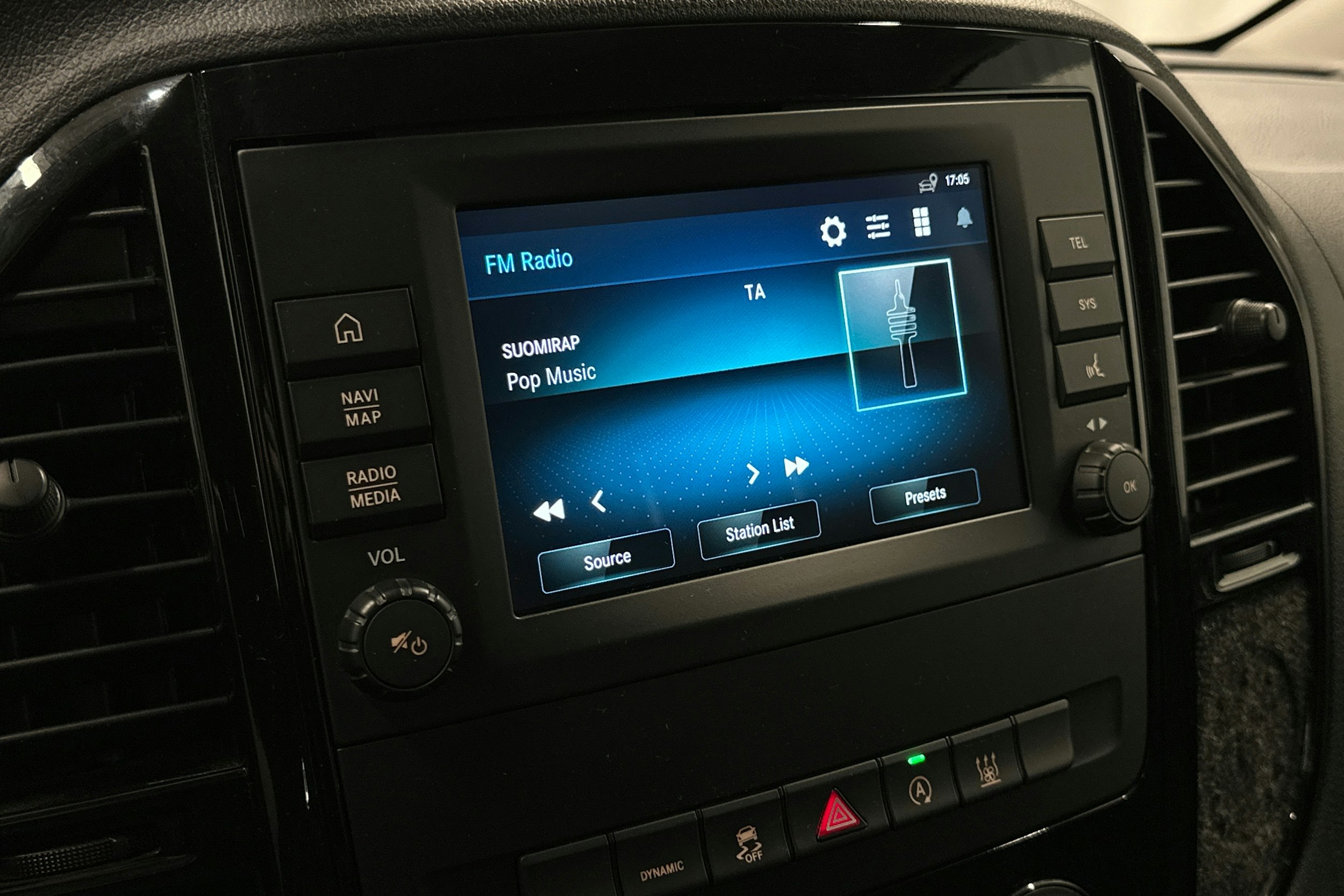 valkoinen Mercedes-Benz Vito 2022 kuva 21.