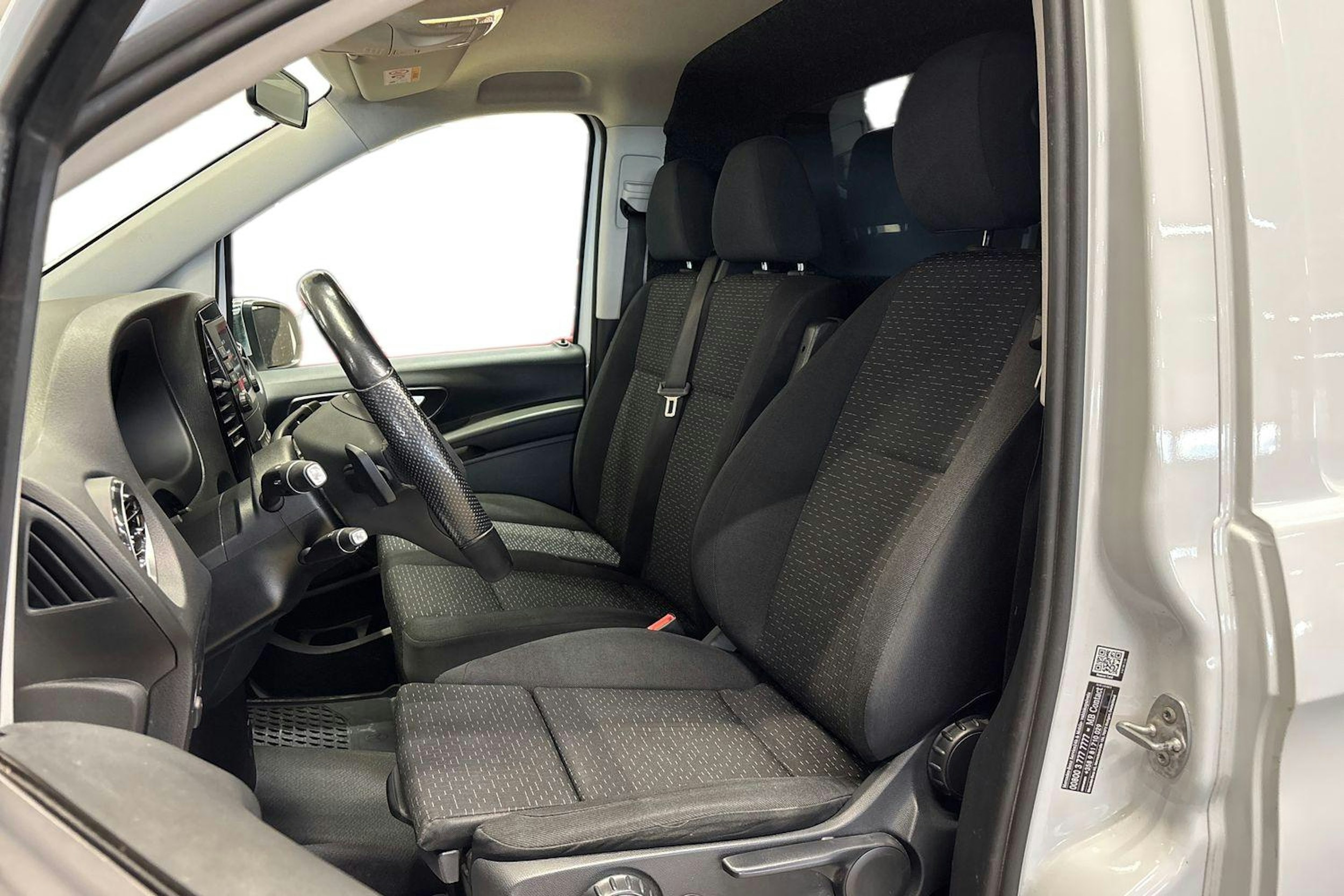 valkoinen Mercedes-Benz Vito 2022 kuva 8.