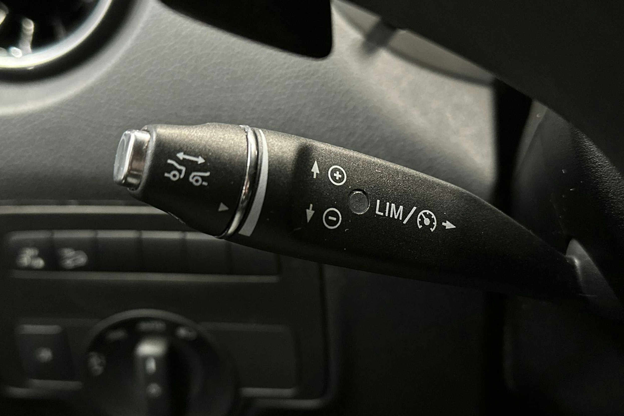 valkoinen Mercedes-Benz Vito 2022 kuva 18.