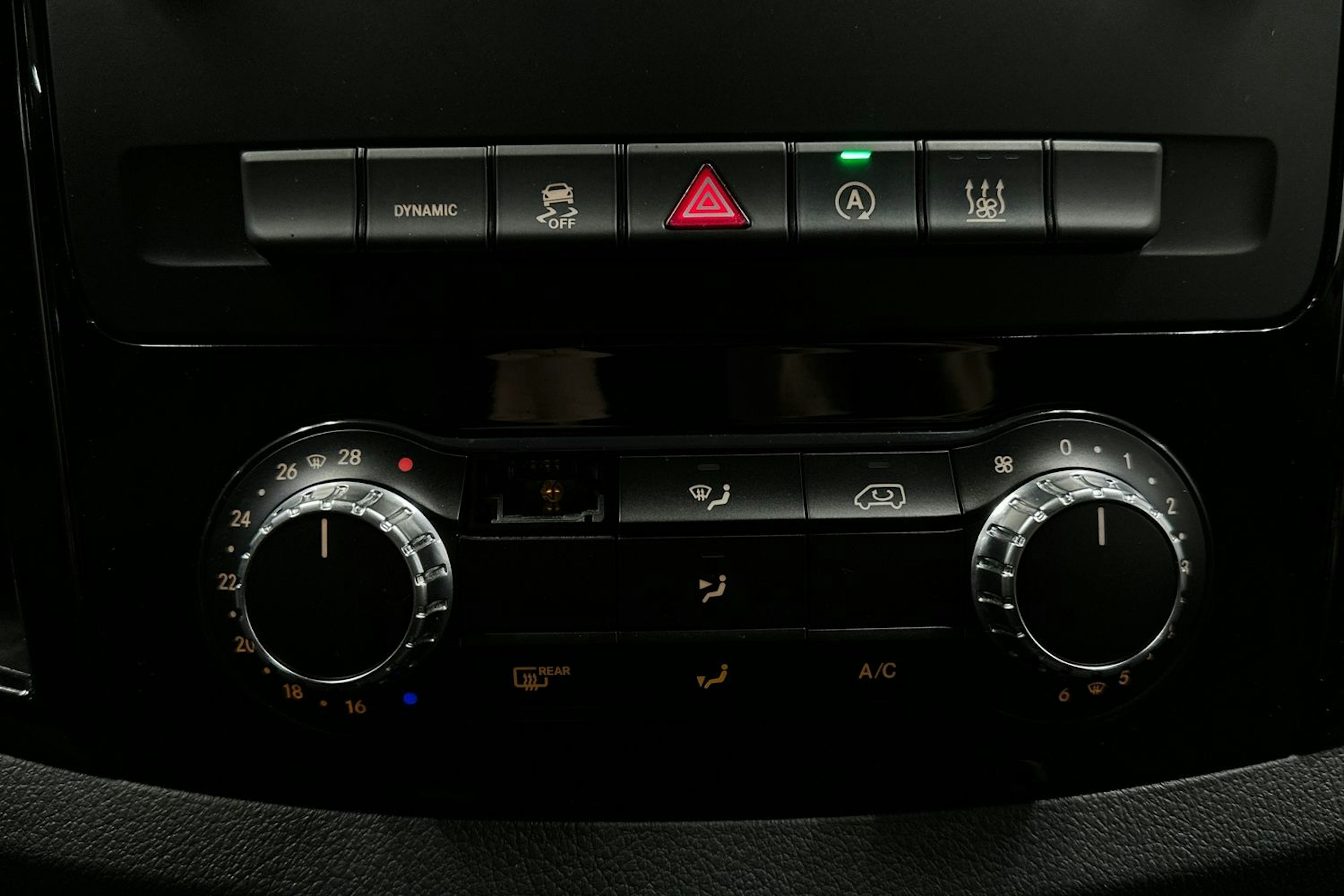 valkoinen Mercedes-Benz Vito 2022 kuva 25.