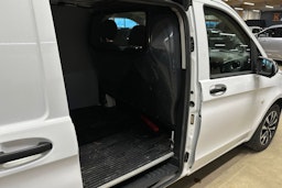 valkoinen Mercedes-Benz Vito 2022 kuva 28.