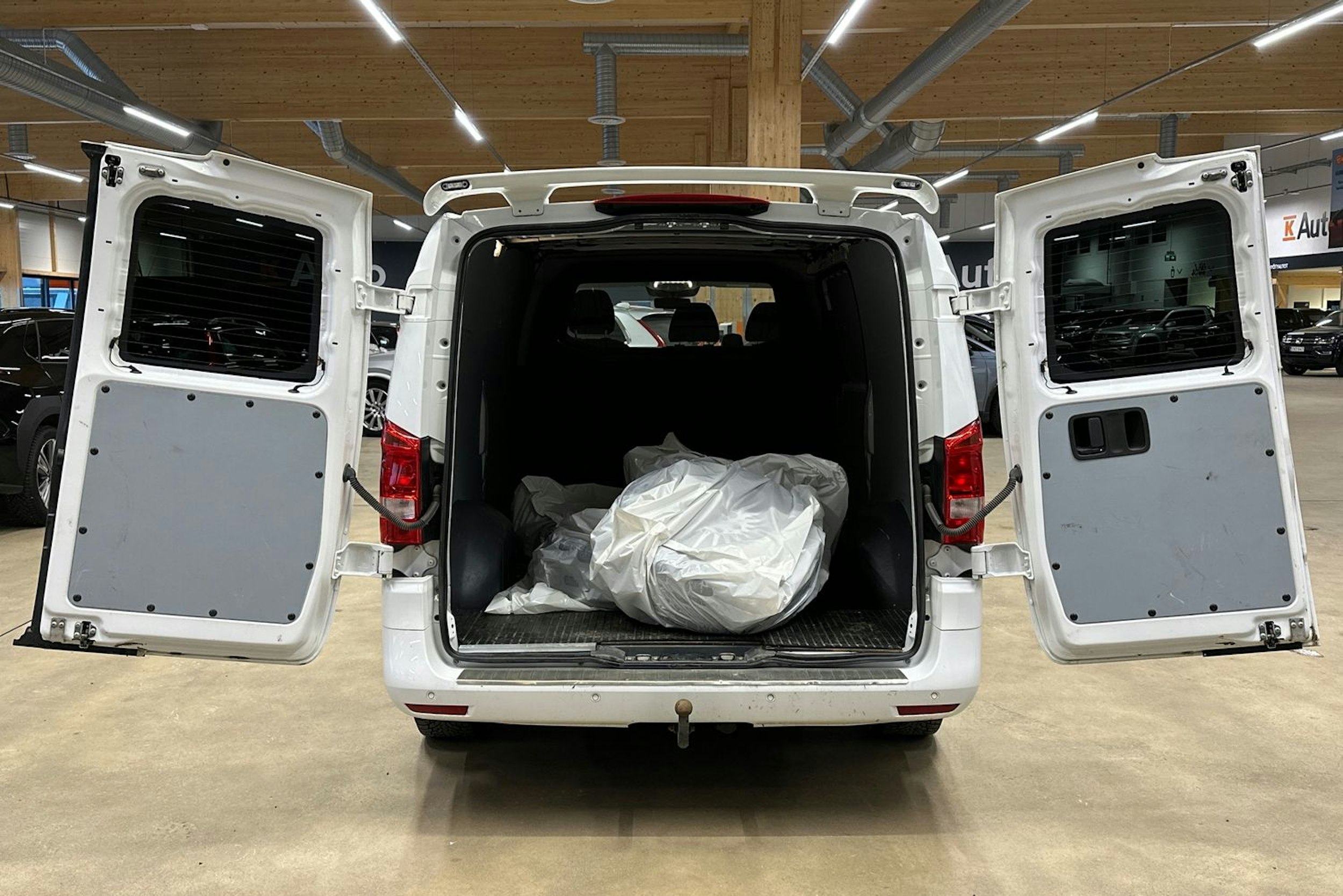 valkoinen Mercedes-Benz Vito 2022 kuva 29.