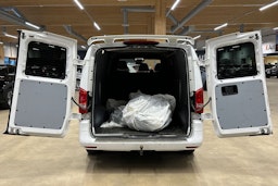 valkoinen Mercedes-Benz Vito 2022 kuva 29.