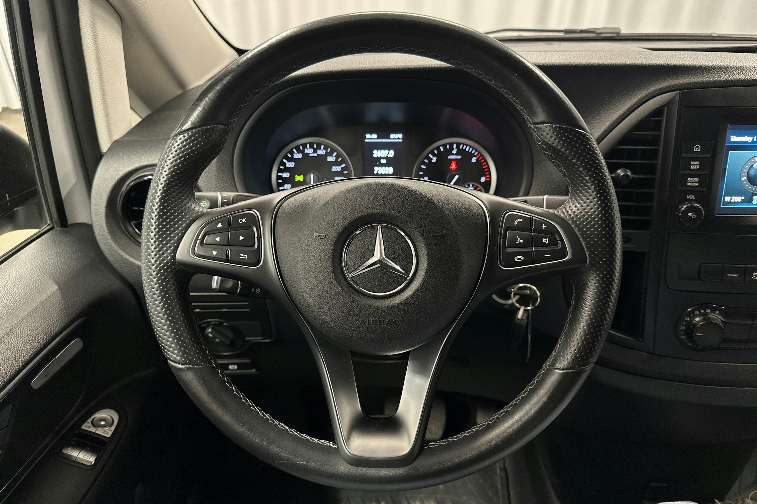 valkoinen Mercedes-Benz Vito 2022 kuva 14.
