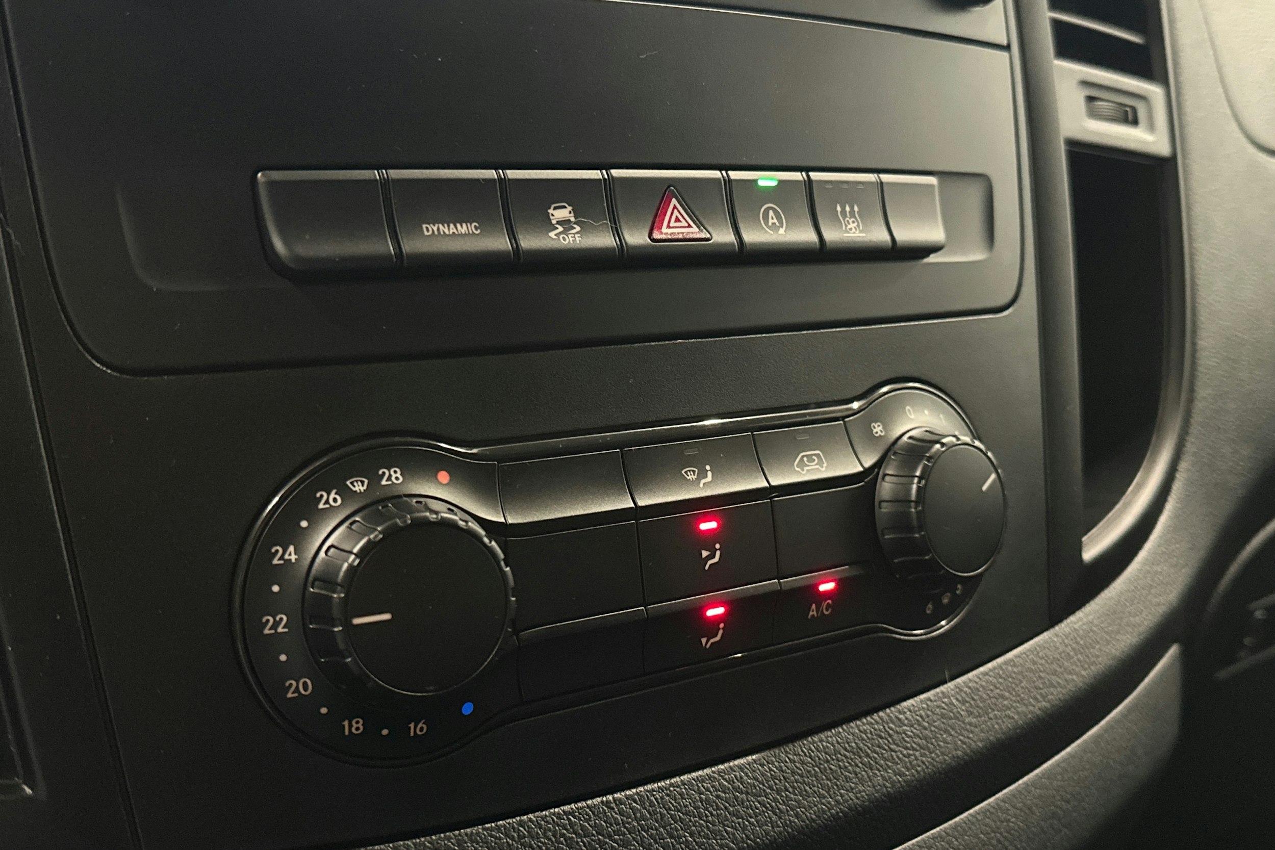 valkoinen Mercedes-Benz Vito 2022 kuva 24.