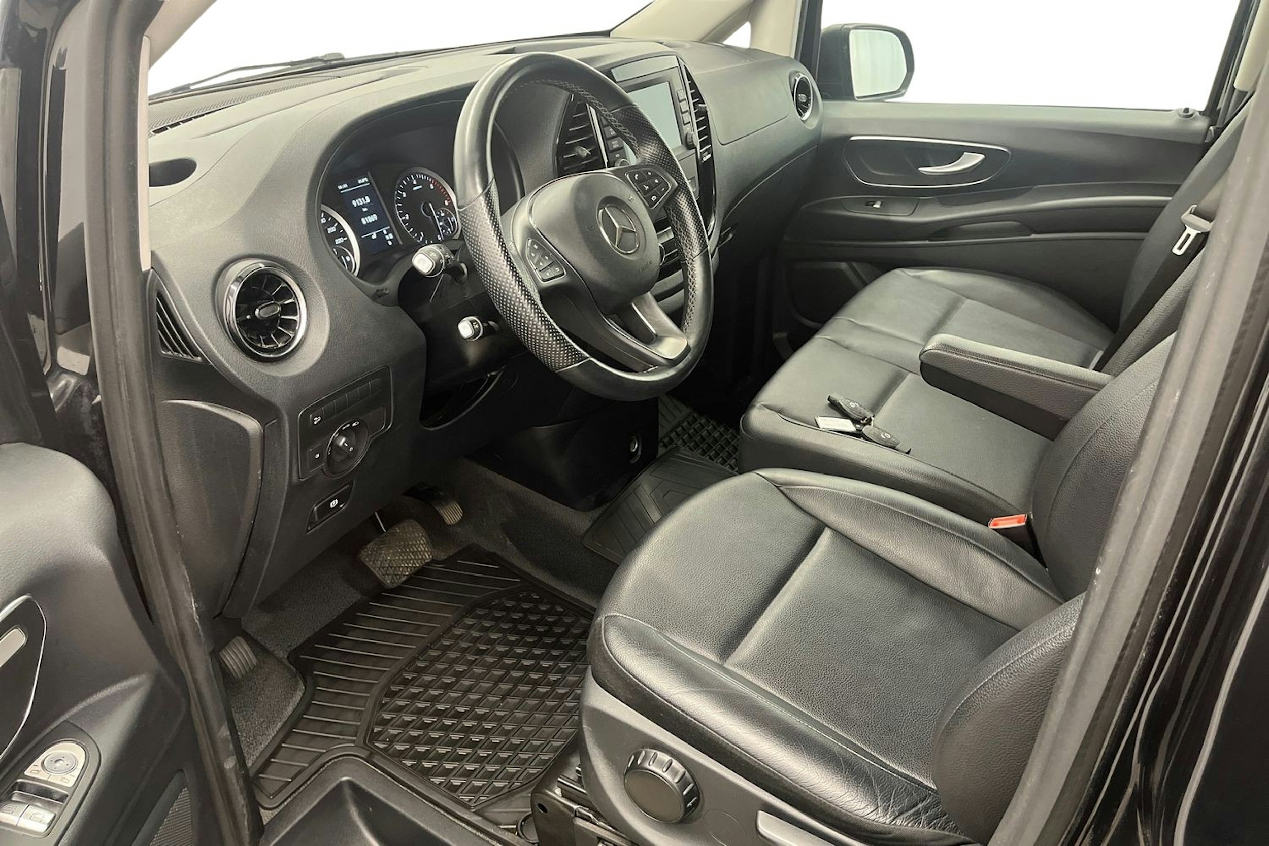 musta Mercedes-Benz Vito 2022 kuva 7.