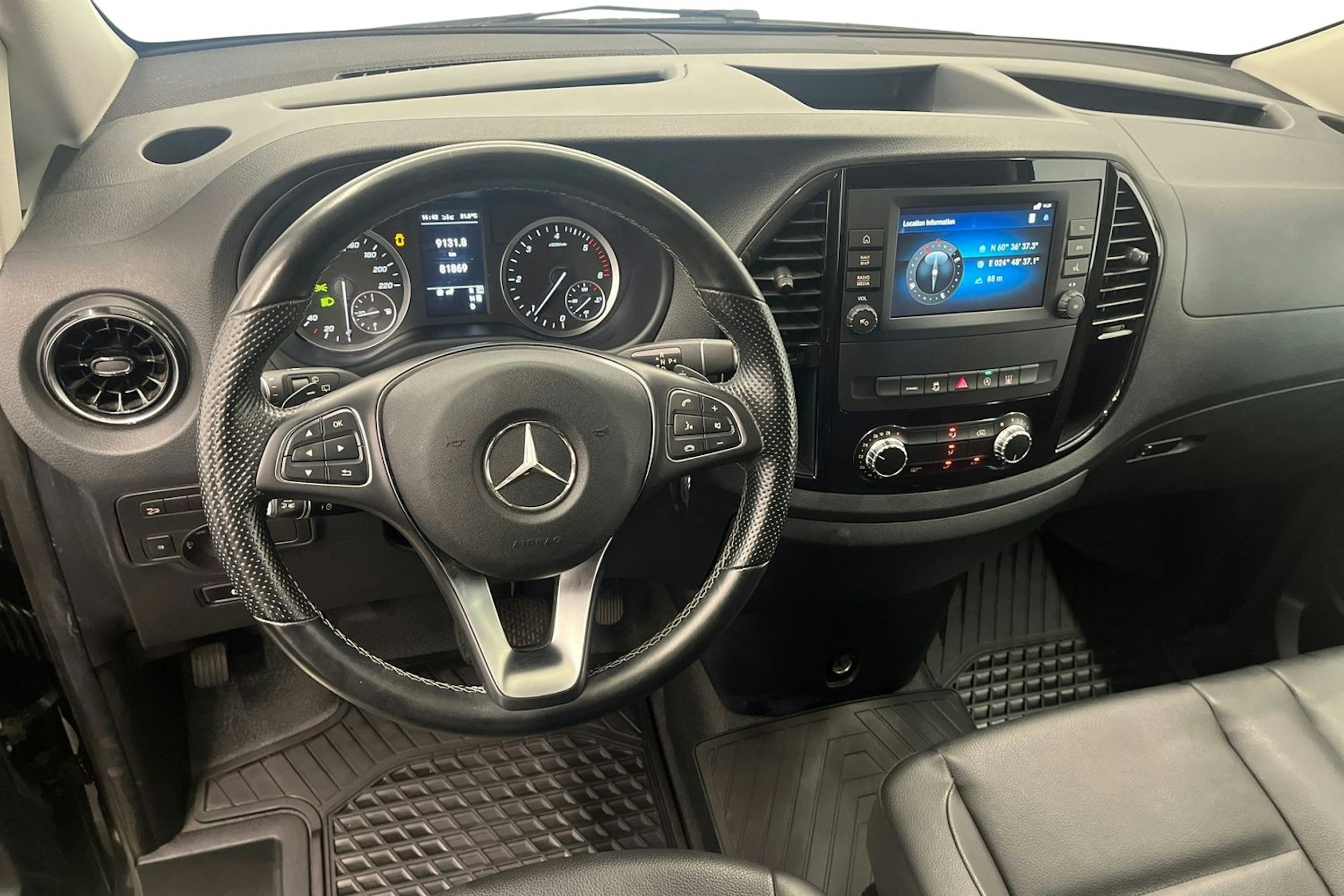 musta Mercedes-Benz Vito 2022 kuva 9.