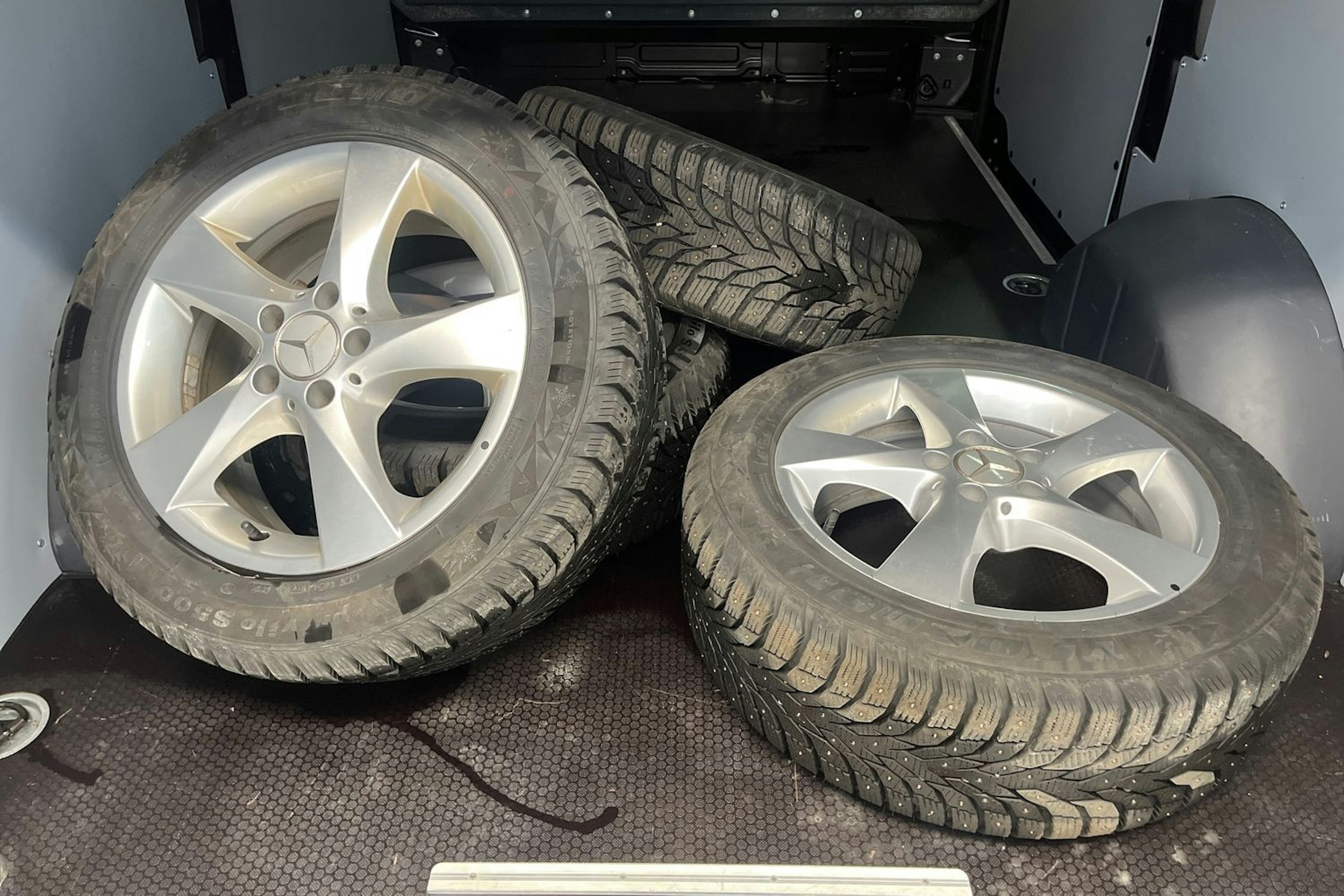 musta Mercedes-Benz Vito 2022 kuva 15.