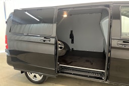 musta Mercedes-Benz Vito 2022 kuva 16.