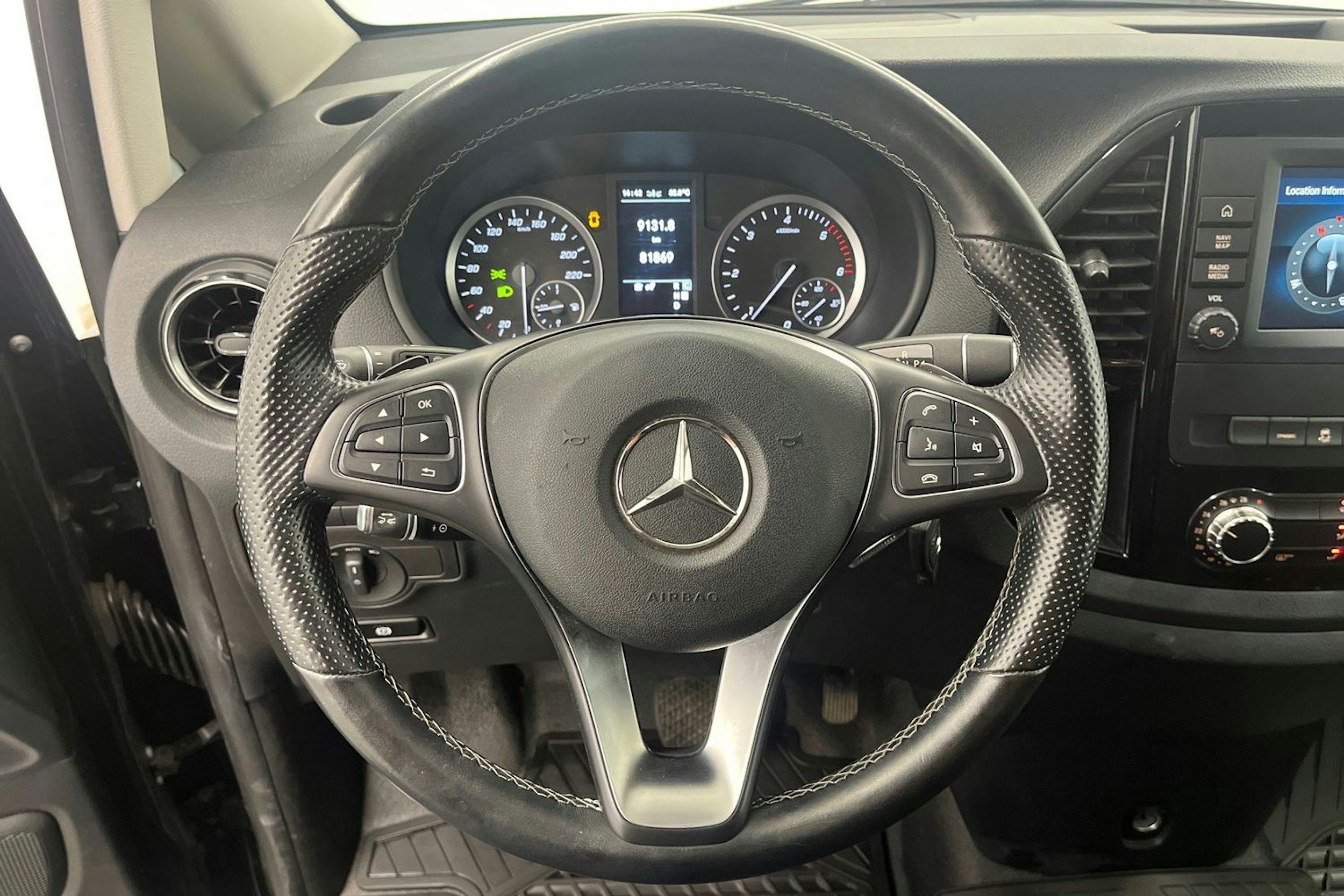 musta Mercedes-Benz Vito 2022 kuva 18.