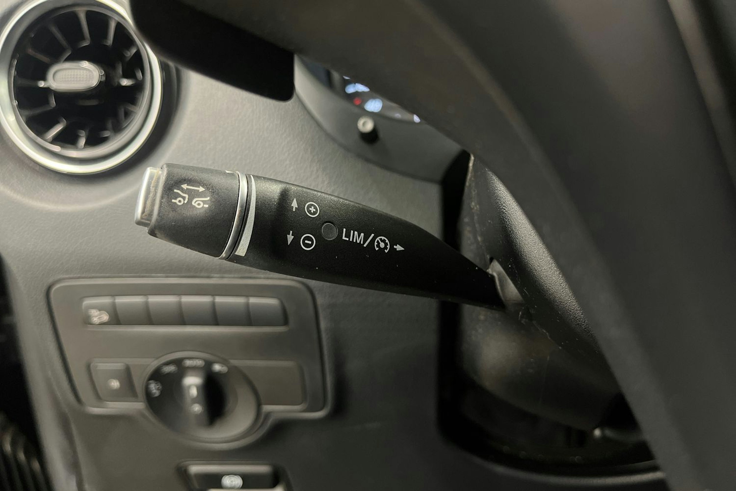 musta Mercedes-Benz Vito 2022 kuva 19.