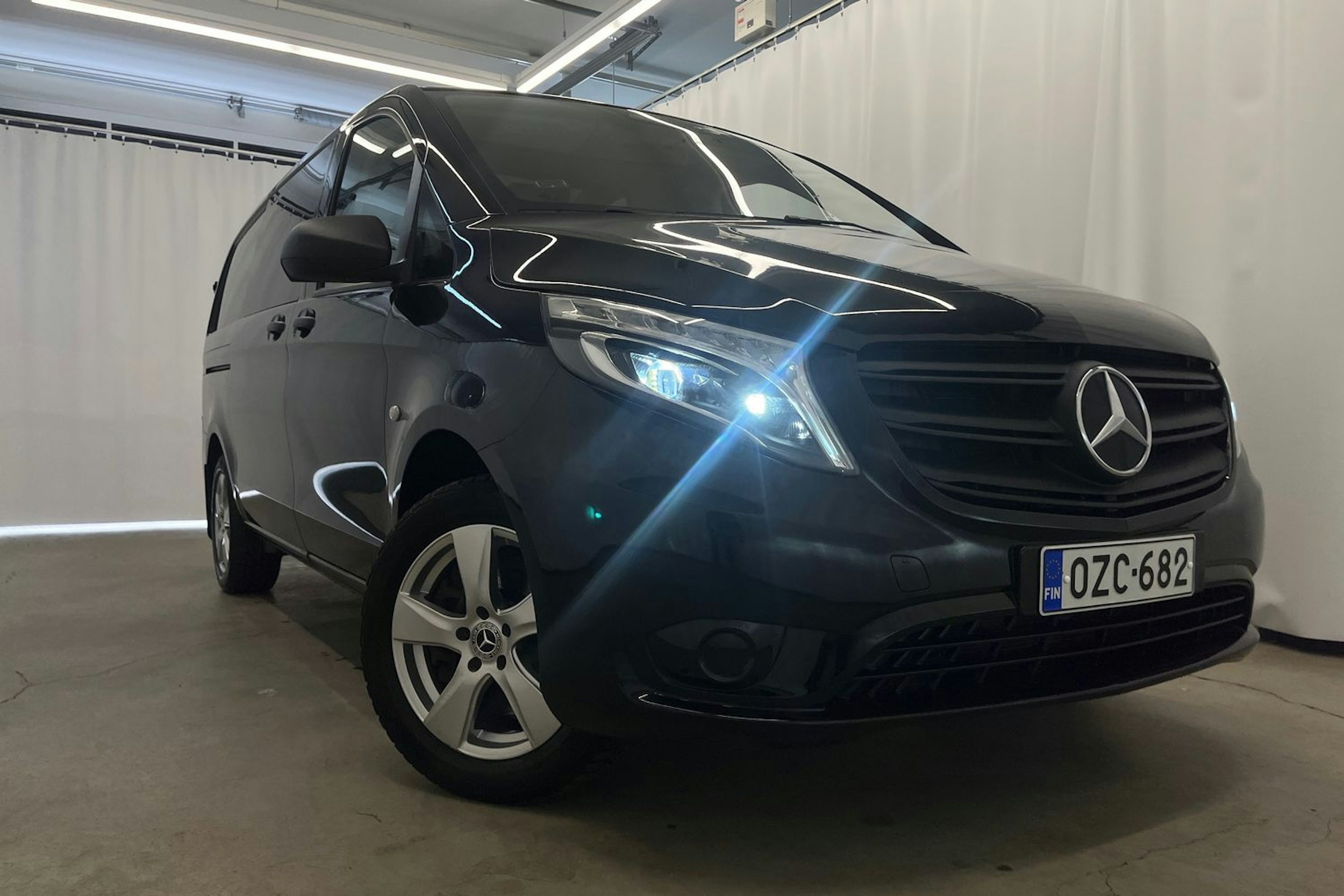 musta Mercedes-Benz Vito 2022 kuva 28.