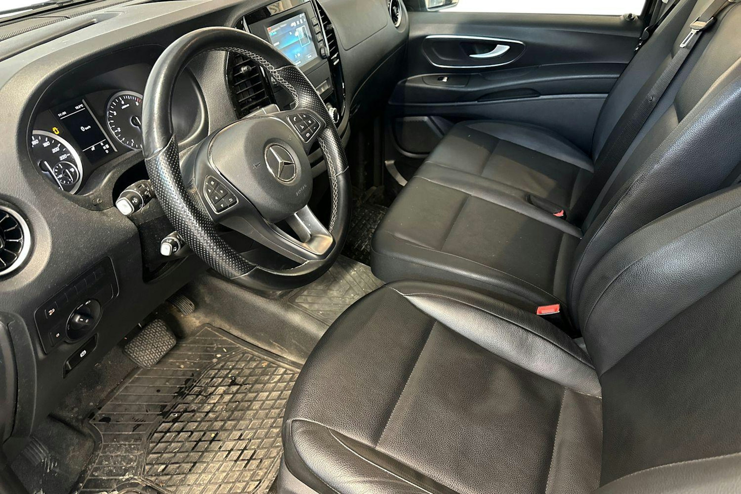 musta Mercedes-Benz Vito 2022 kuva 3.