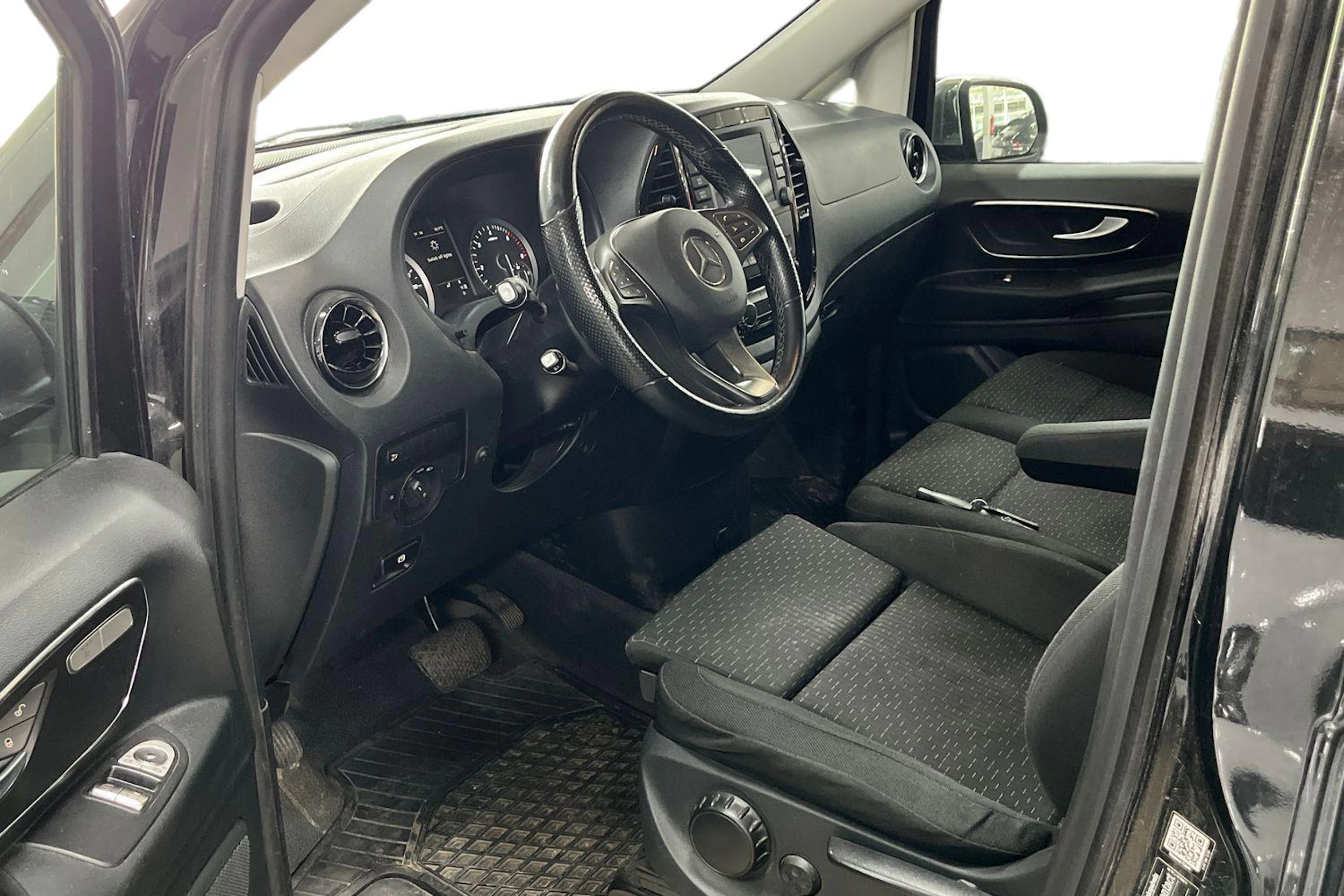 Musta Mercedes-Benz VITO 2022 kuva 3.