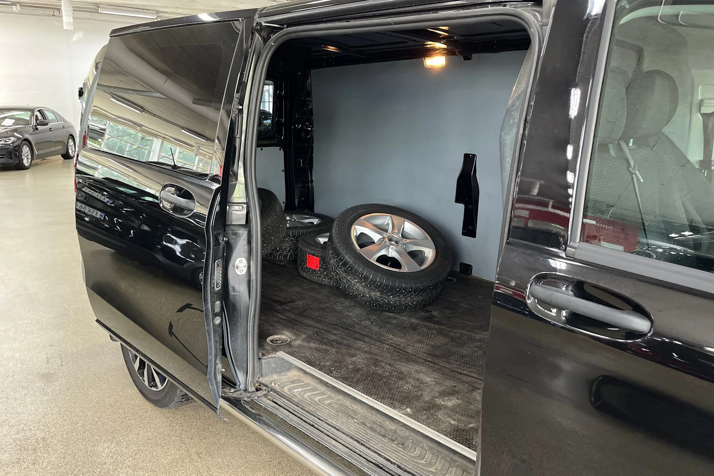 Musta Mercedes-Benz VITO 2022 kuva 4.