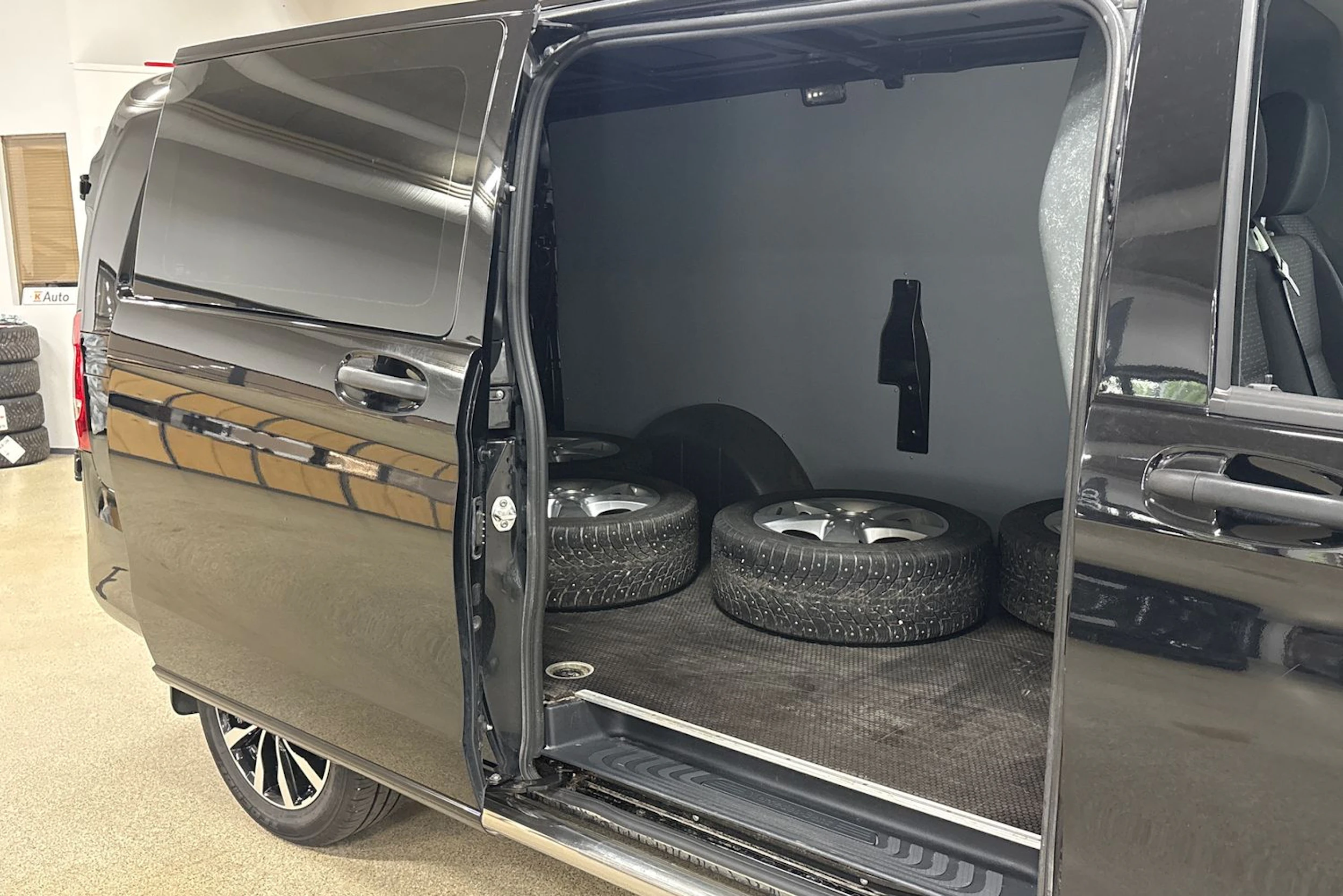 Musta Mercedes-Benz VITO 2022 kuva 13.