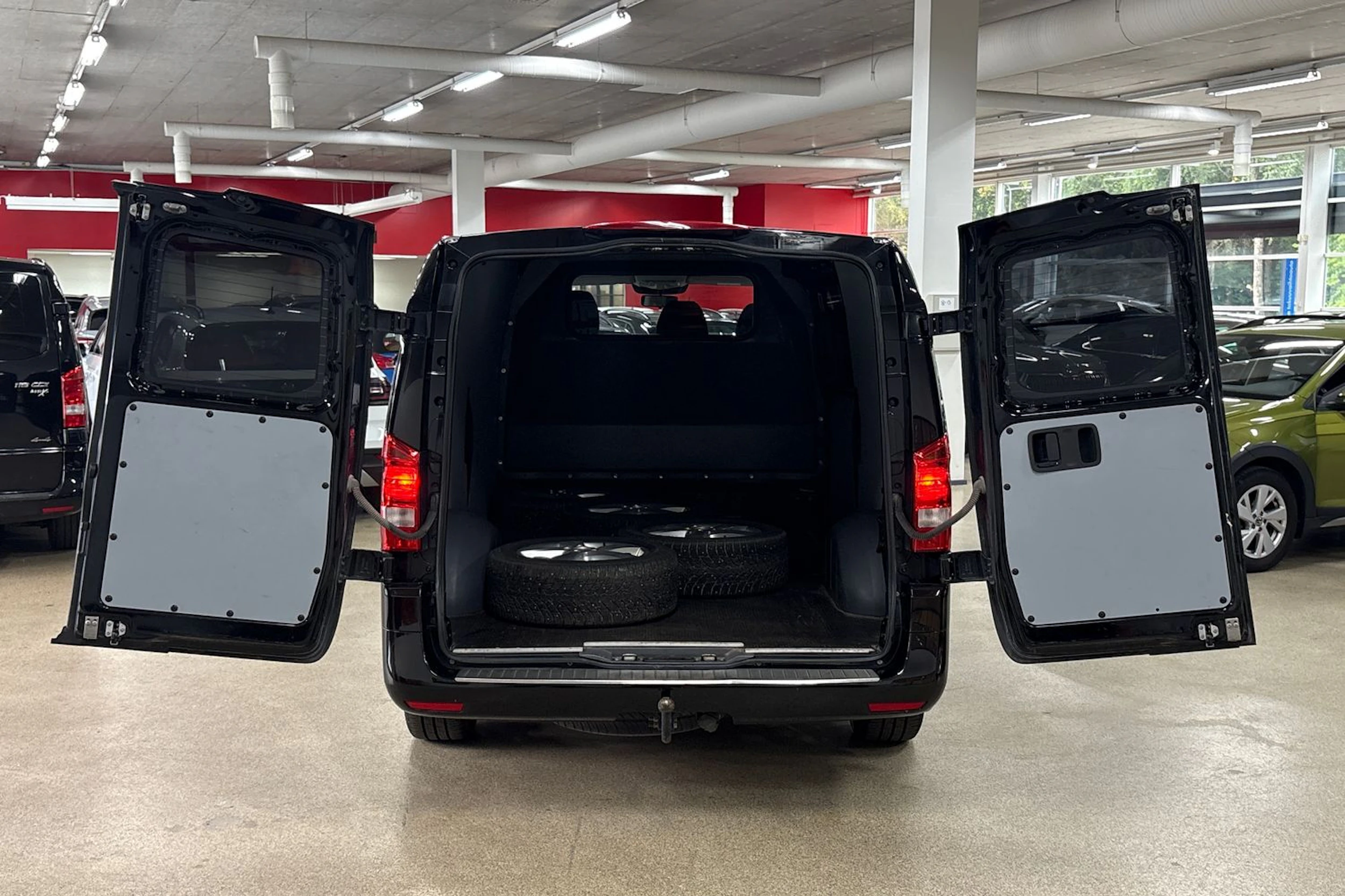 Musta Mercedes-Benz VITO 2022 kuva 15.