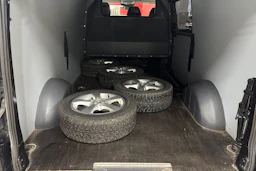 Musta Mercedes-Benz VITO 2022 kuva 16.