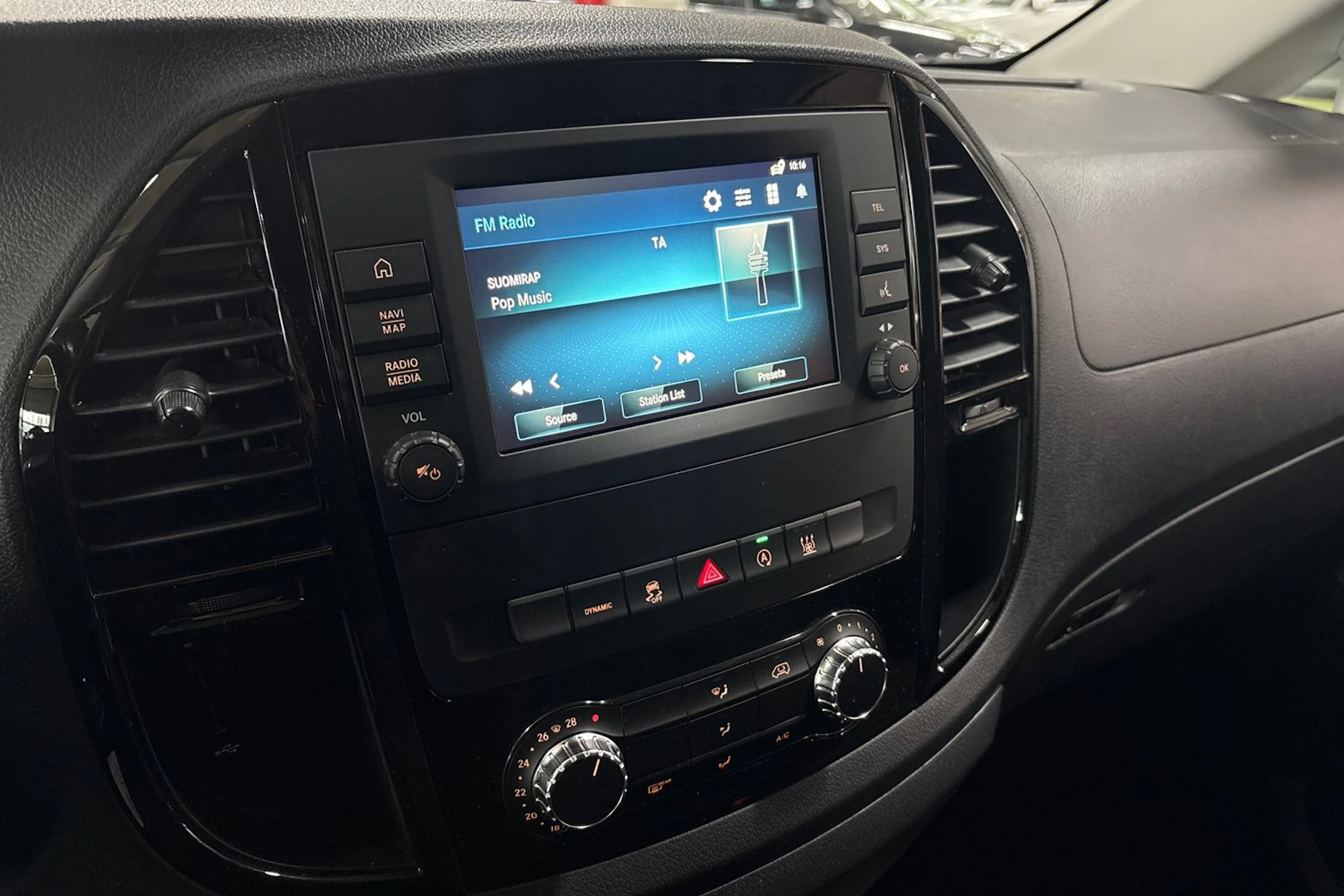 Musta Mercedes-Benz VITO 2022 kuva 18.