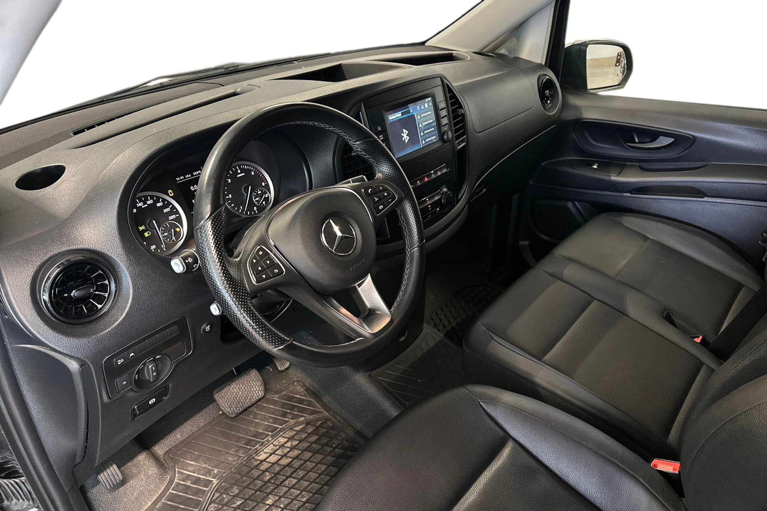 harmaa Mercedes-Benz Vito 2022 kuva 3.