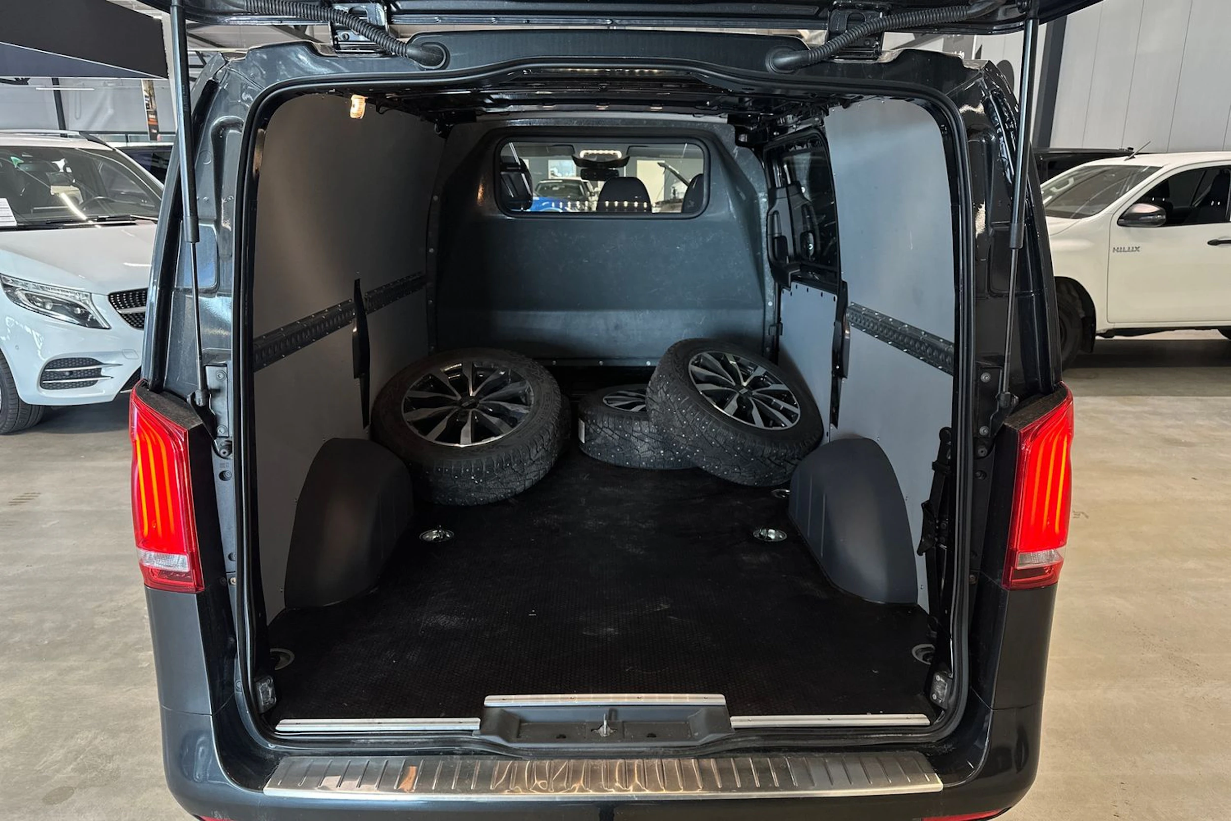 harmaa Mercedes-Benz Vito 2022 kuva 7.