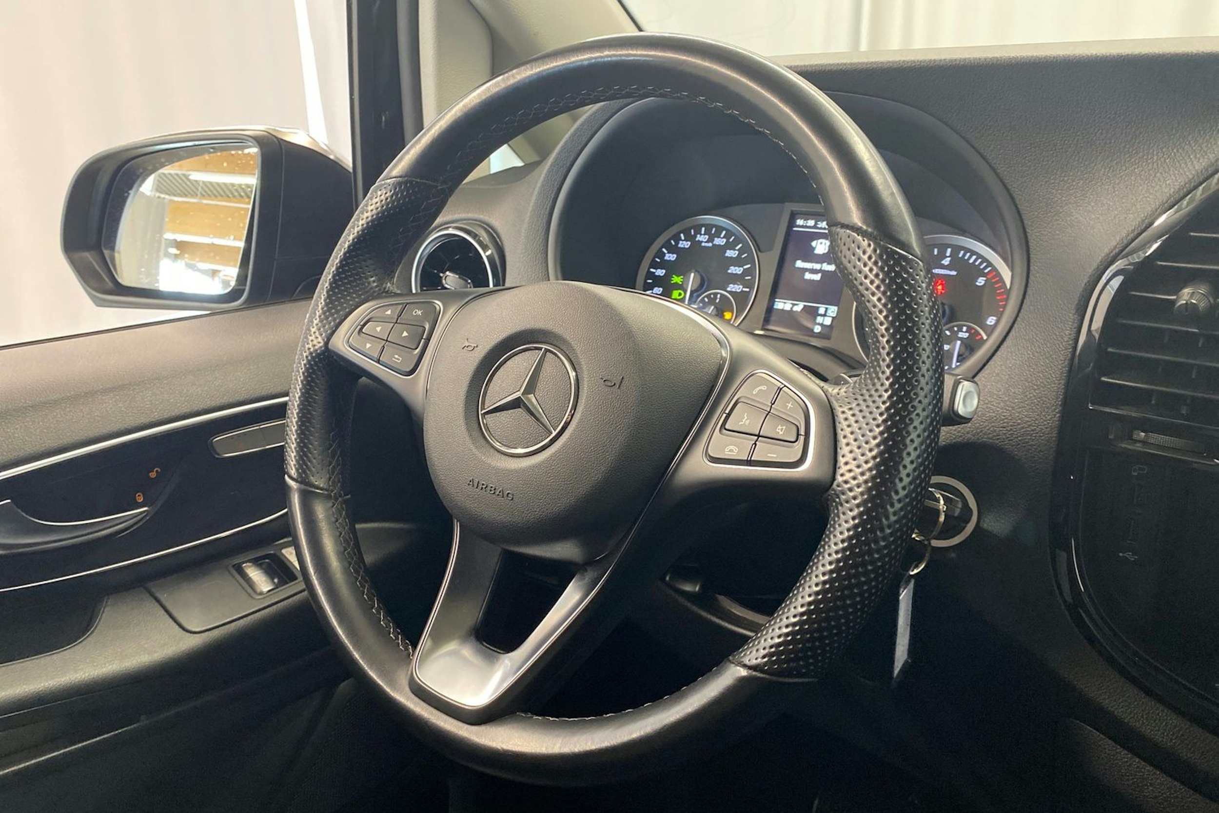 harmaa Mercedes-Benz Vito 2022 kuva 13.
