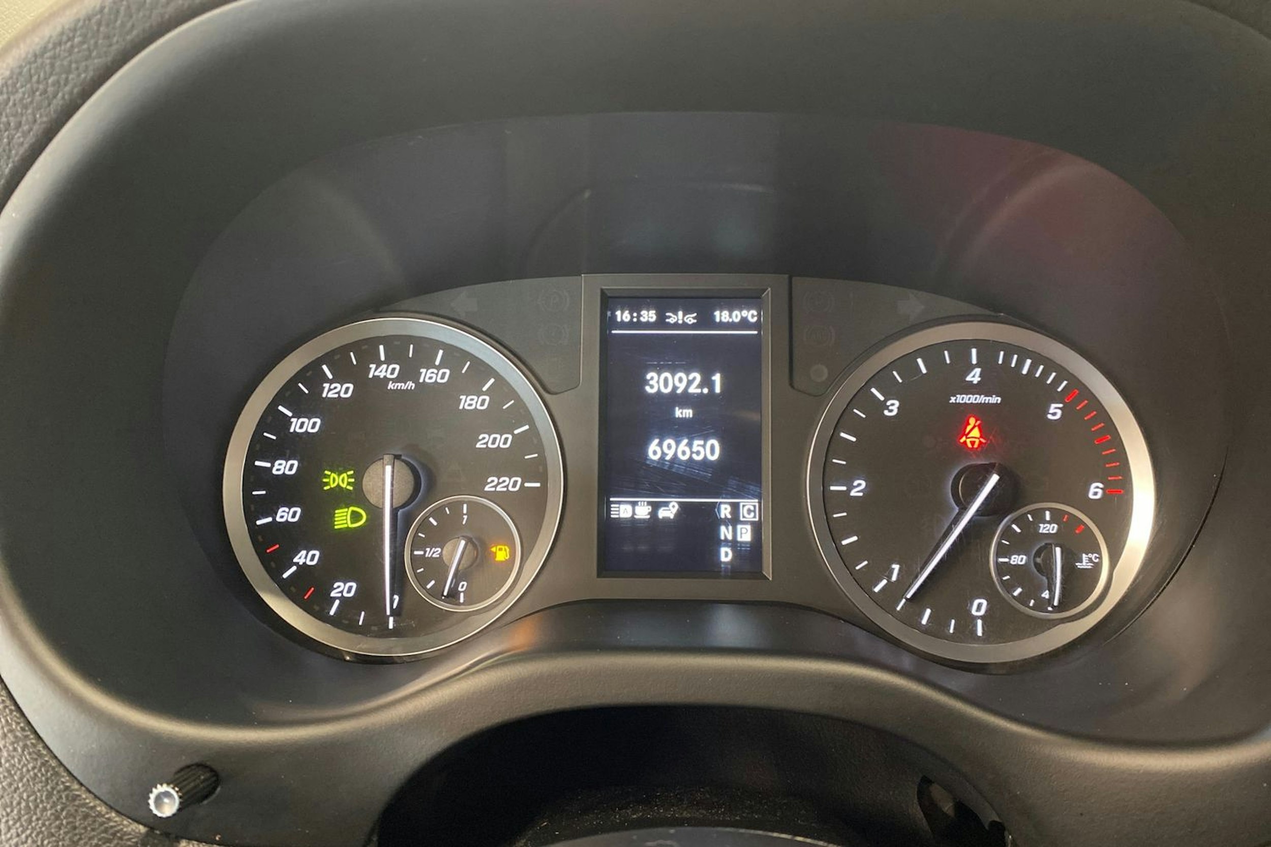 harmaa Mercedes-Benz Vito 2022 kuva 14.