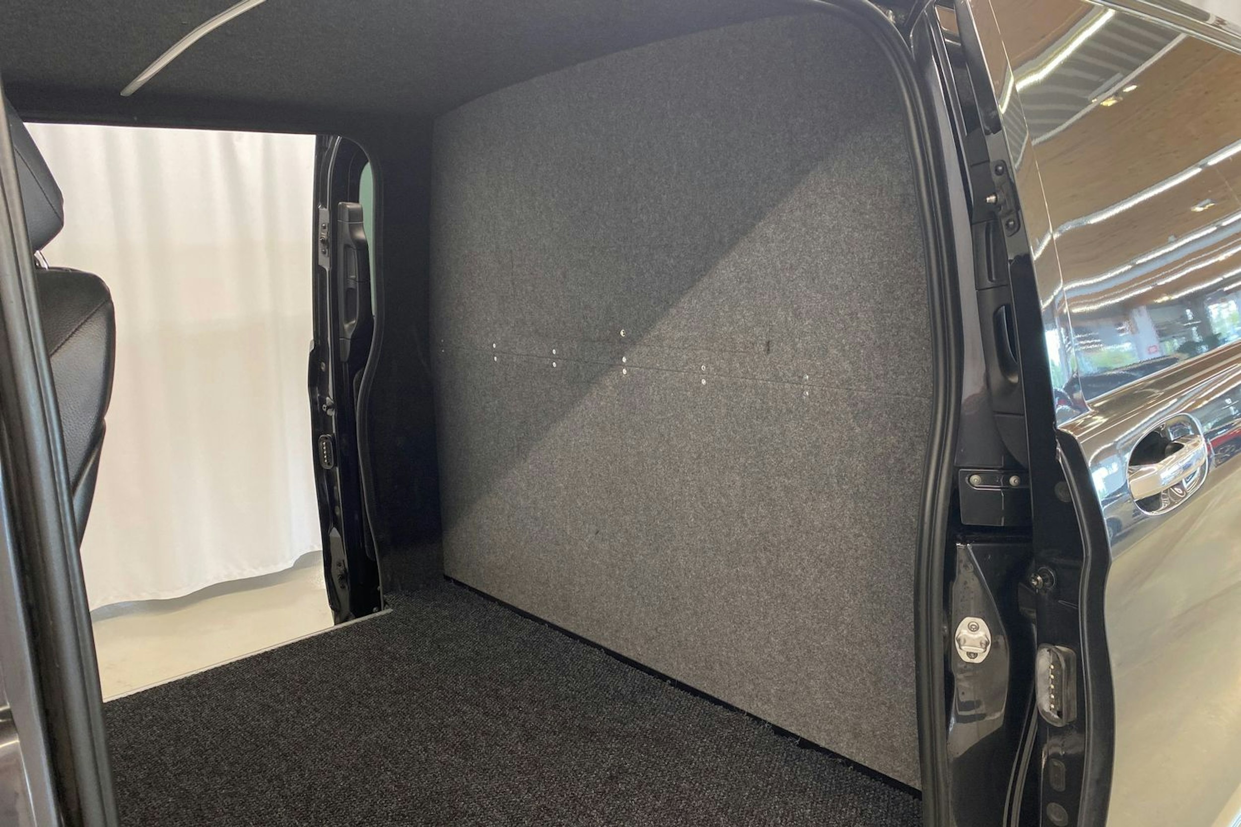 harmaa Mercedes-Benz Vito 2022 kuva 28.