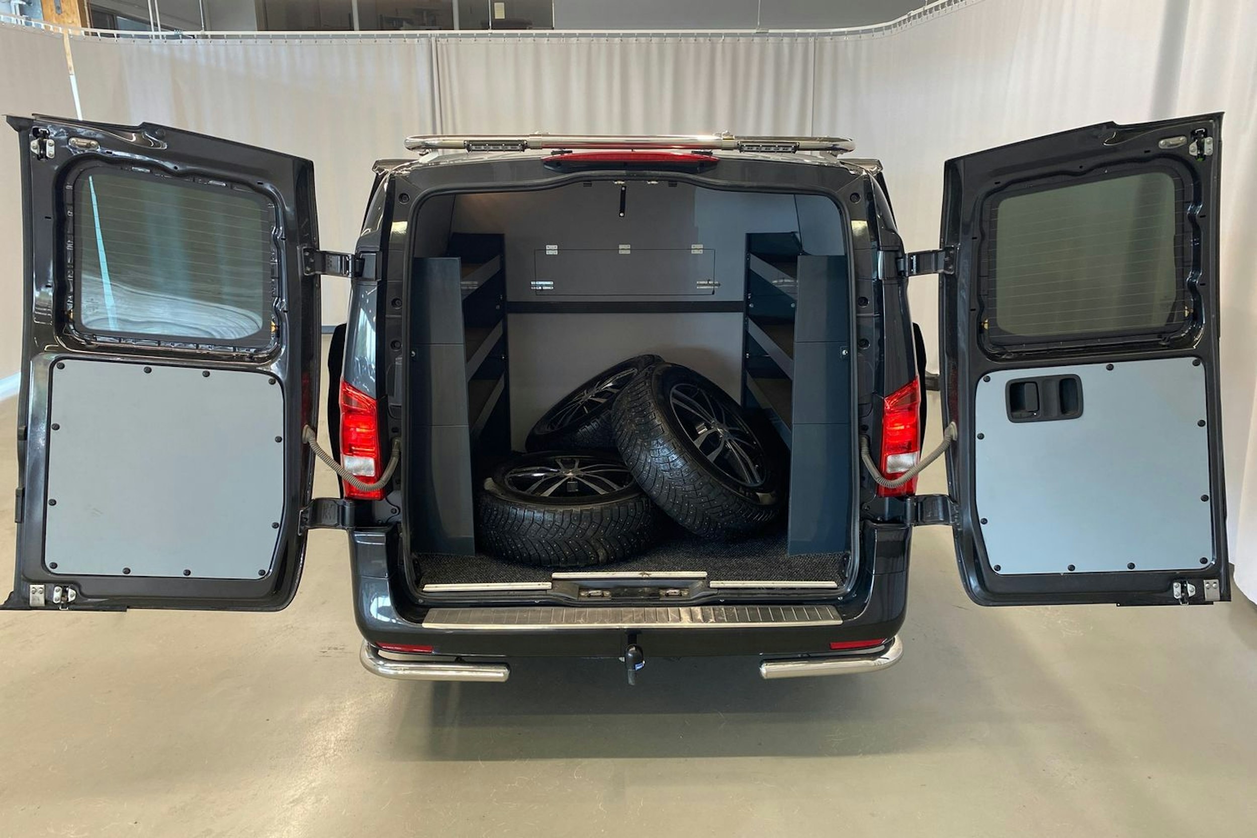 harmaa Mercedes-Benz Vito 2022 kuva 29.