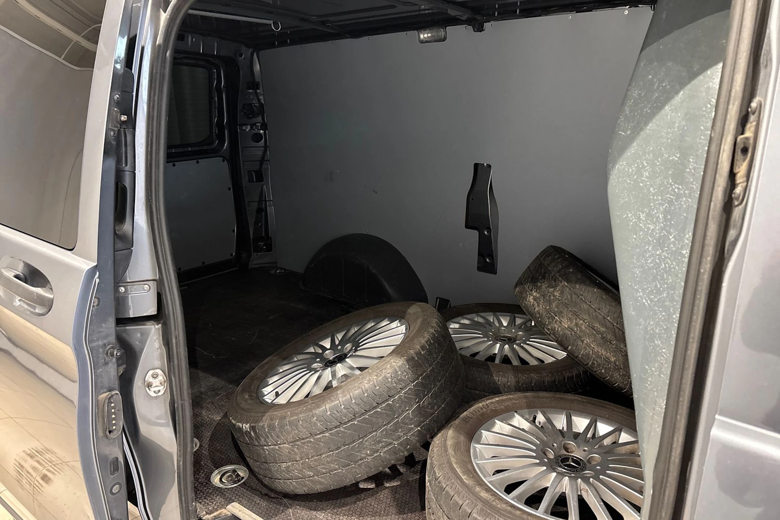 met. harmaa Mercedes-Benz Vito 2022 kuva 28.