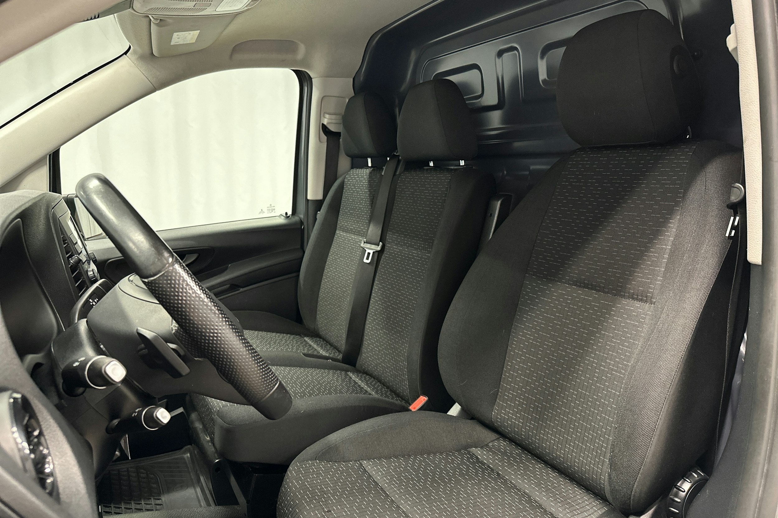 harmaa Mercedes-Benz Vito 2023 kuva 13.