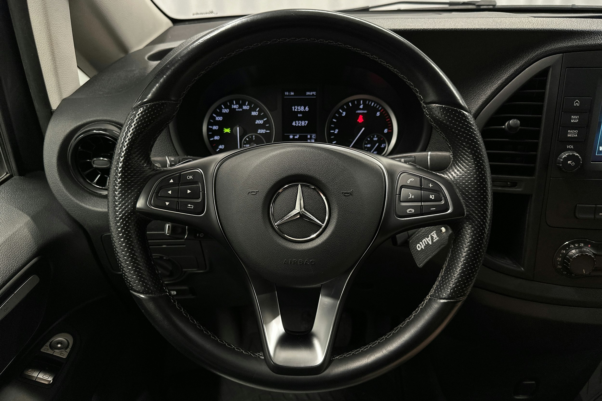 harmaa Mercedes-Benz Vito 2023 kuva 14.