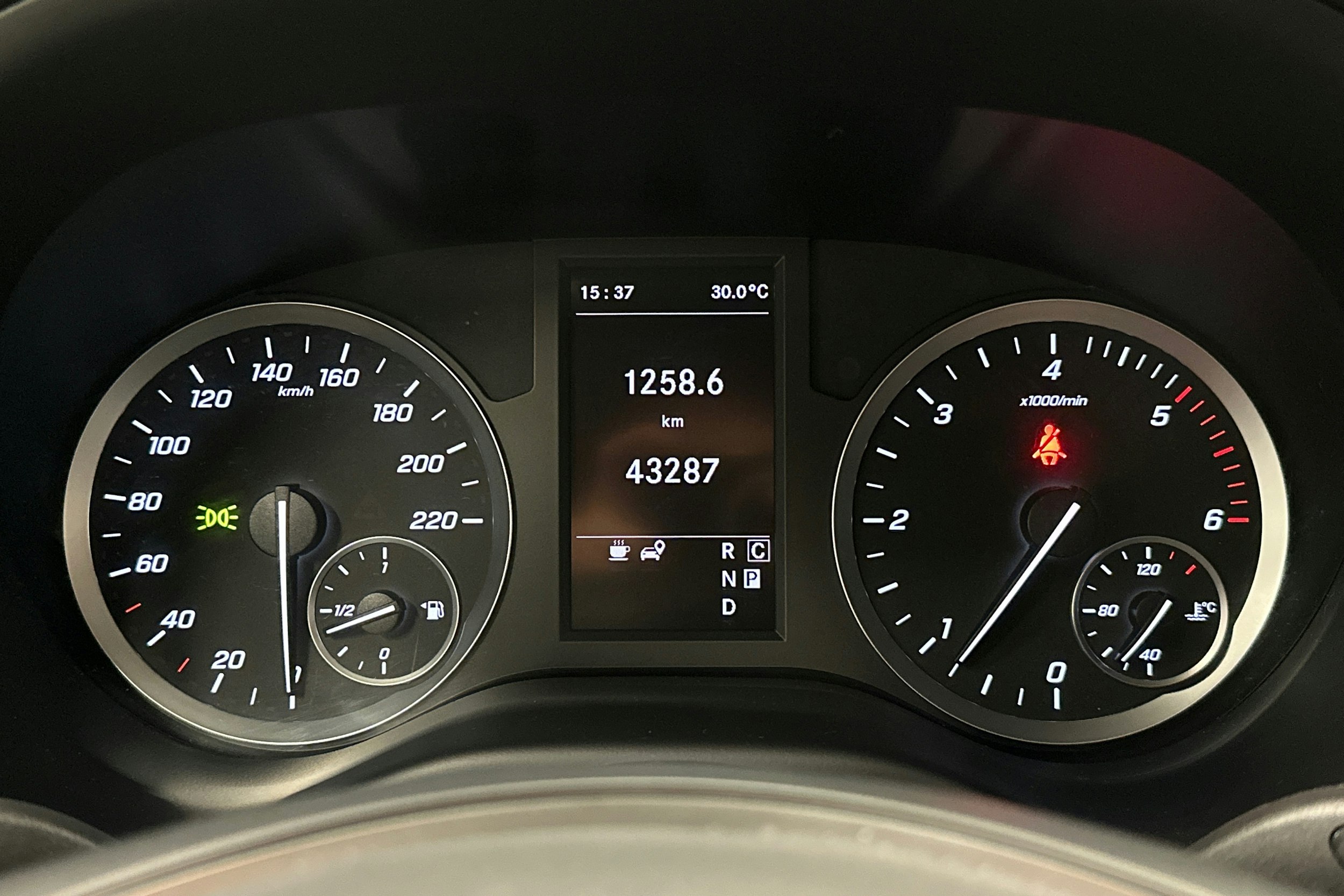 harmaa Mercedes-Benz Vito 2023 kuva 17.