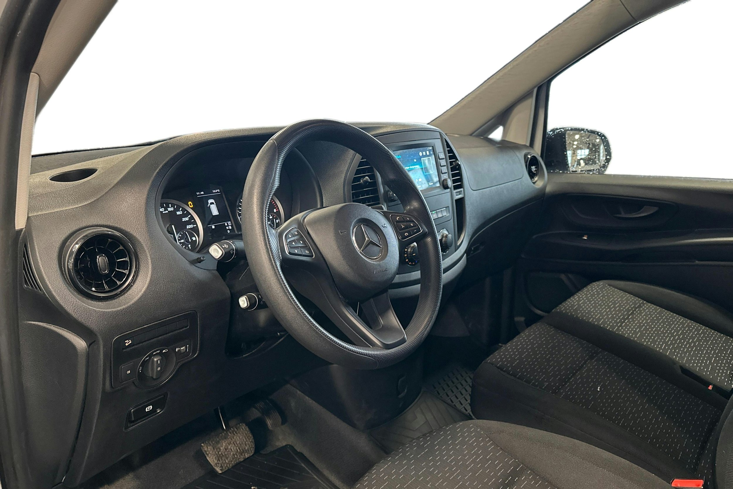 valkoinen Mercedes-Benz Vito 2023 kuva 3.