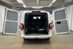 valkoinen Mercedes-Benz Vito 2023 kuva 11.