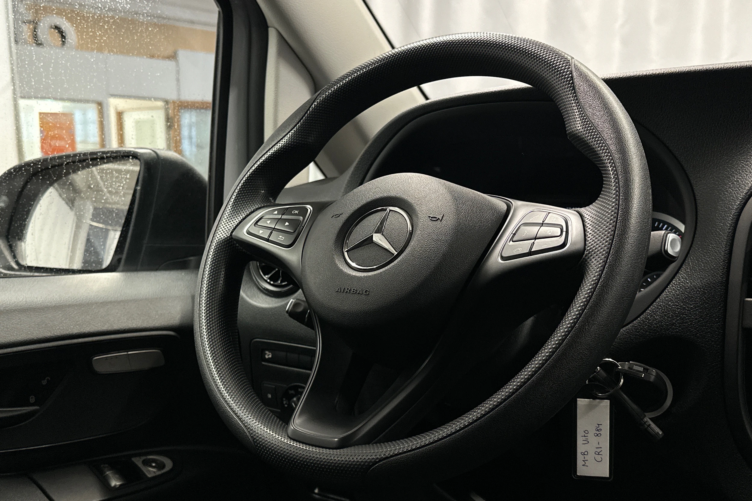 valkoinen Mercedes-Benz Vito 2023 kuva 13.