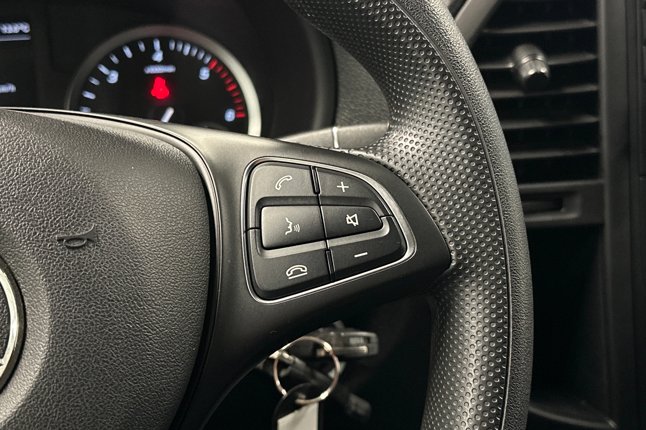 valkoinen Mercedes-Benz Vito 2023 kuva 15.