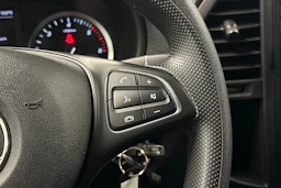 valkoinen Mercedes-Benz Vito 2023 kuva 15.