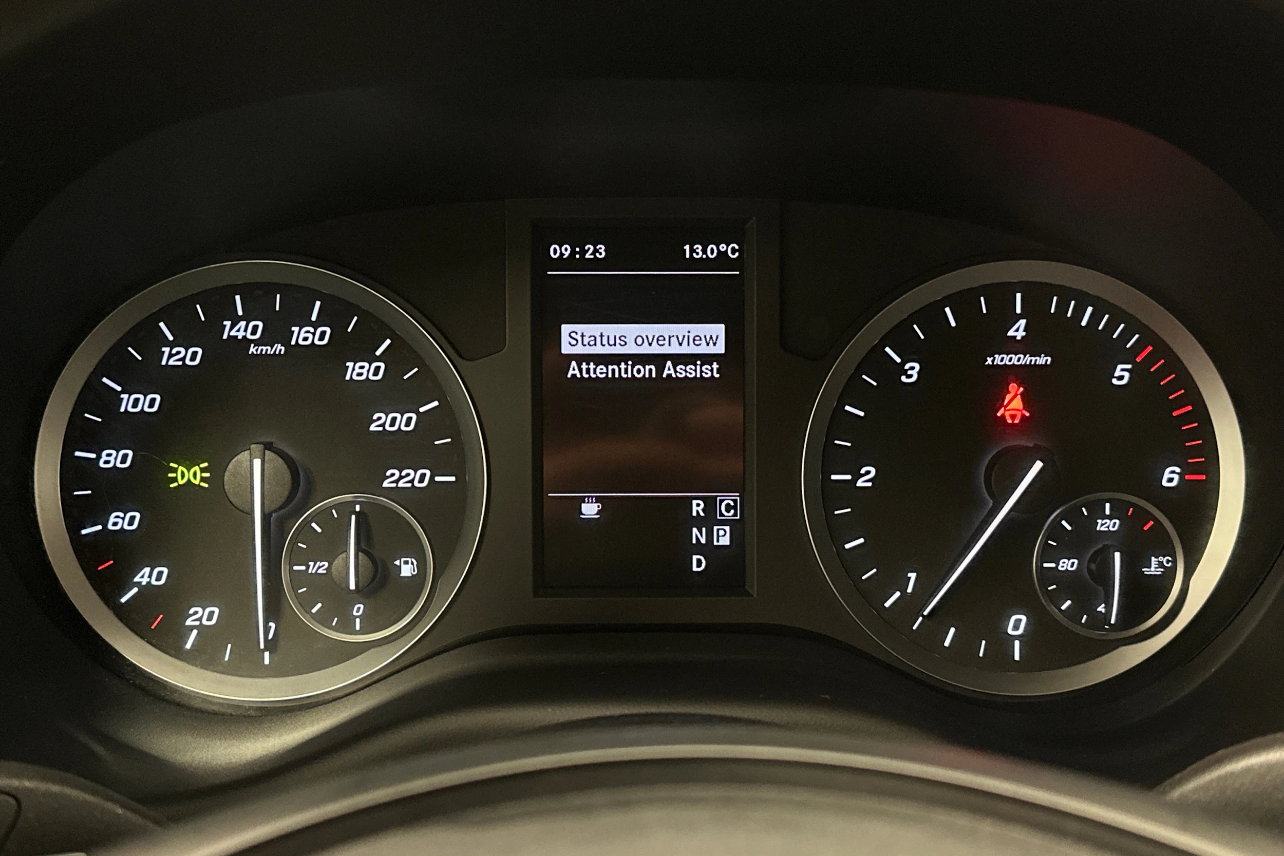 valkoinen Mercedes-Benz Vito 2023 kuva 17.