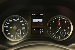 valkoinen Mercedes-Benz Vito 2023 kuva 17.