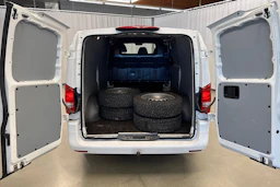 valkoinen Mercedes-Benz Vito 2023 kuva 25.