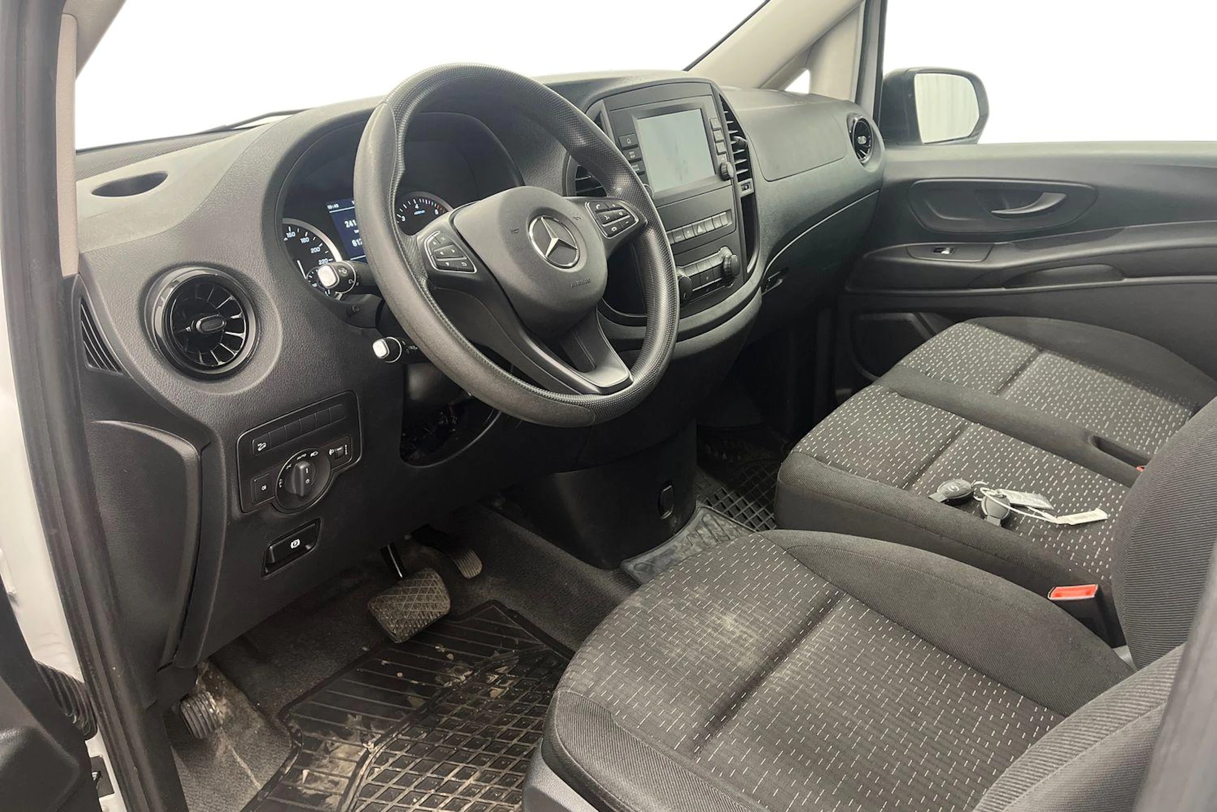 valkoinen Mercedes-Benz Vito 2023 kuva 8.