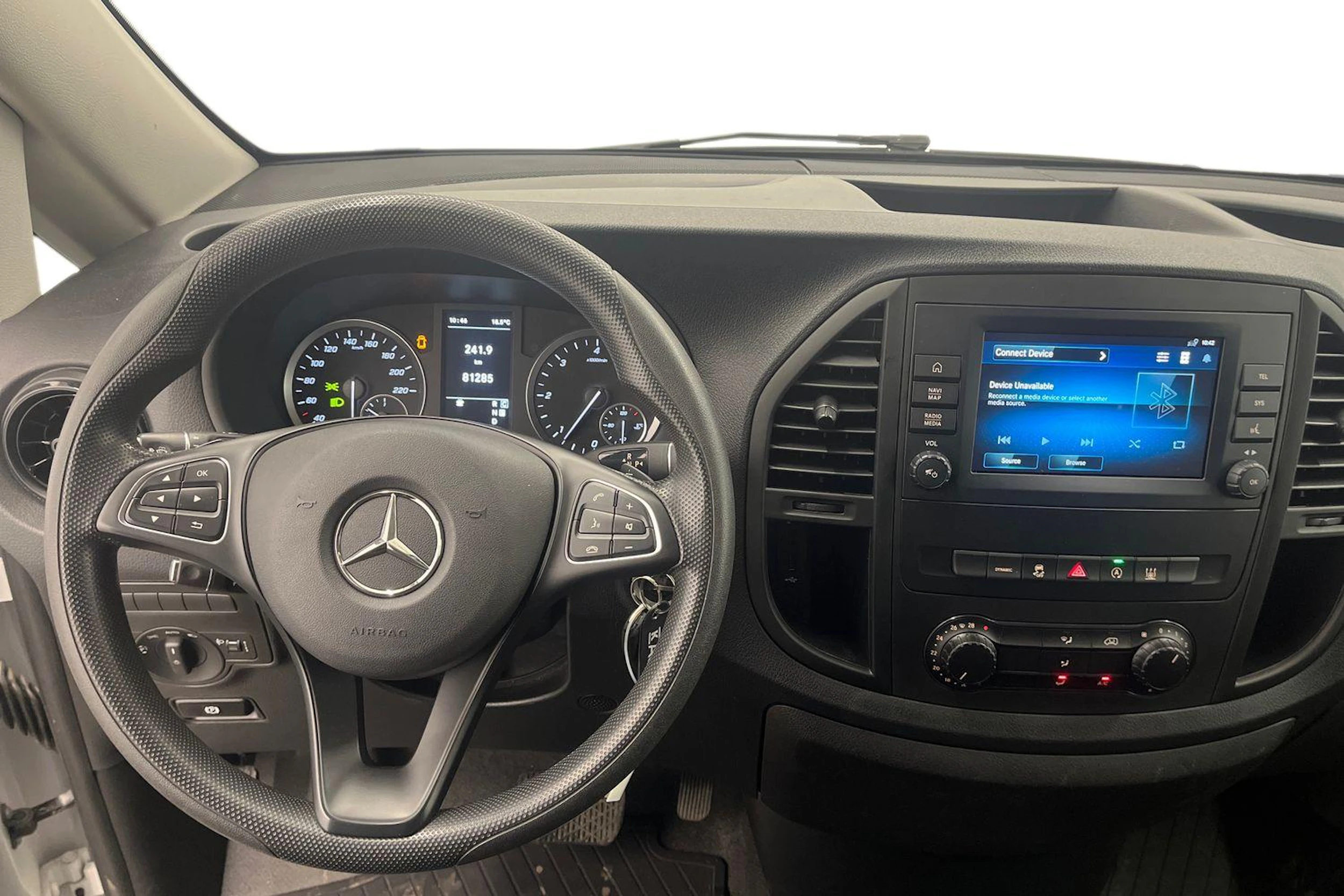 valkoinen Mercedes-Benz Vito 2023 kuva 9.