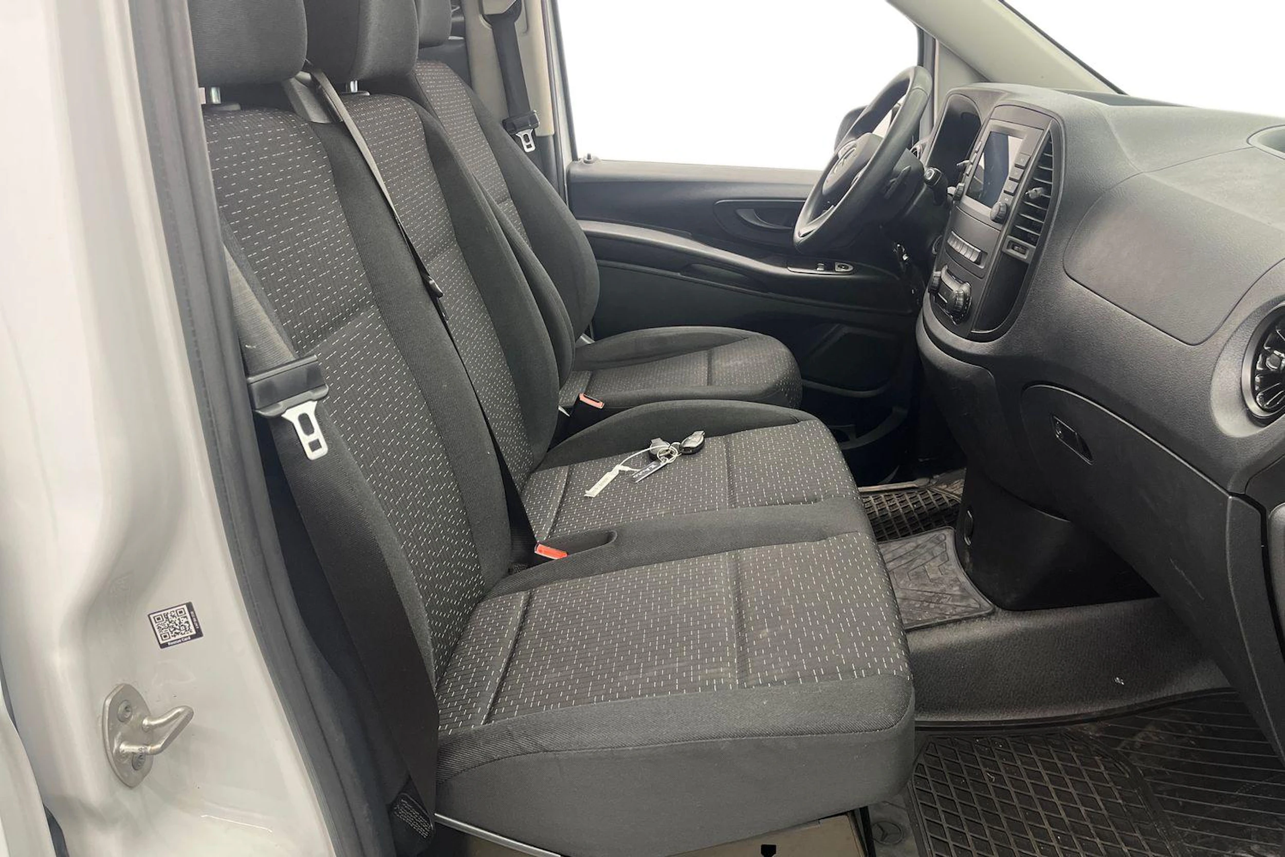valkoinen Mercedes-Benz Vito 2023 kuva 11.