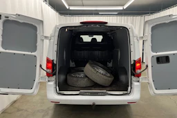 valkoinen Mercedes-Benz Vito 2023 kuva 15.
