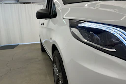 valkoinen Mercedes-Benz Vito 2023 kuva 19.