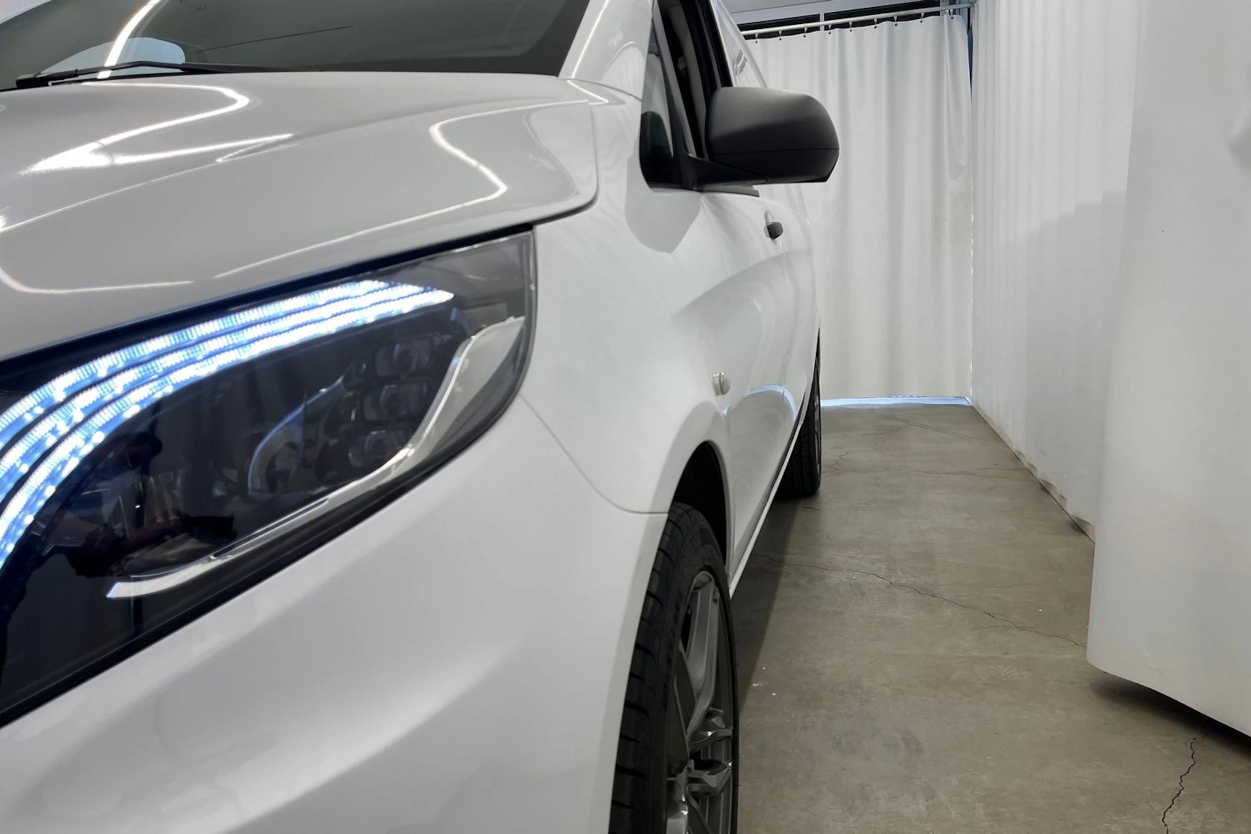 valkoinen Mercedes-Benz Vito 2023 kuva 20.