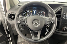 valkoinen Mercedes-Benz Vito 2023 kuva 21.