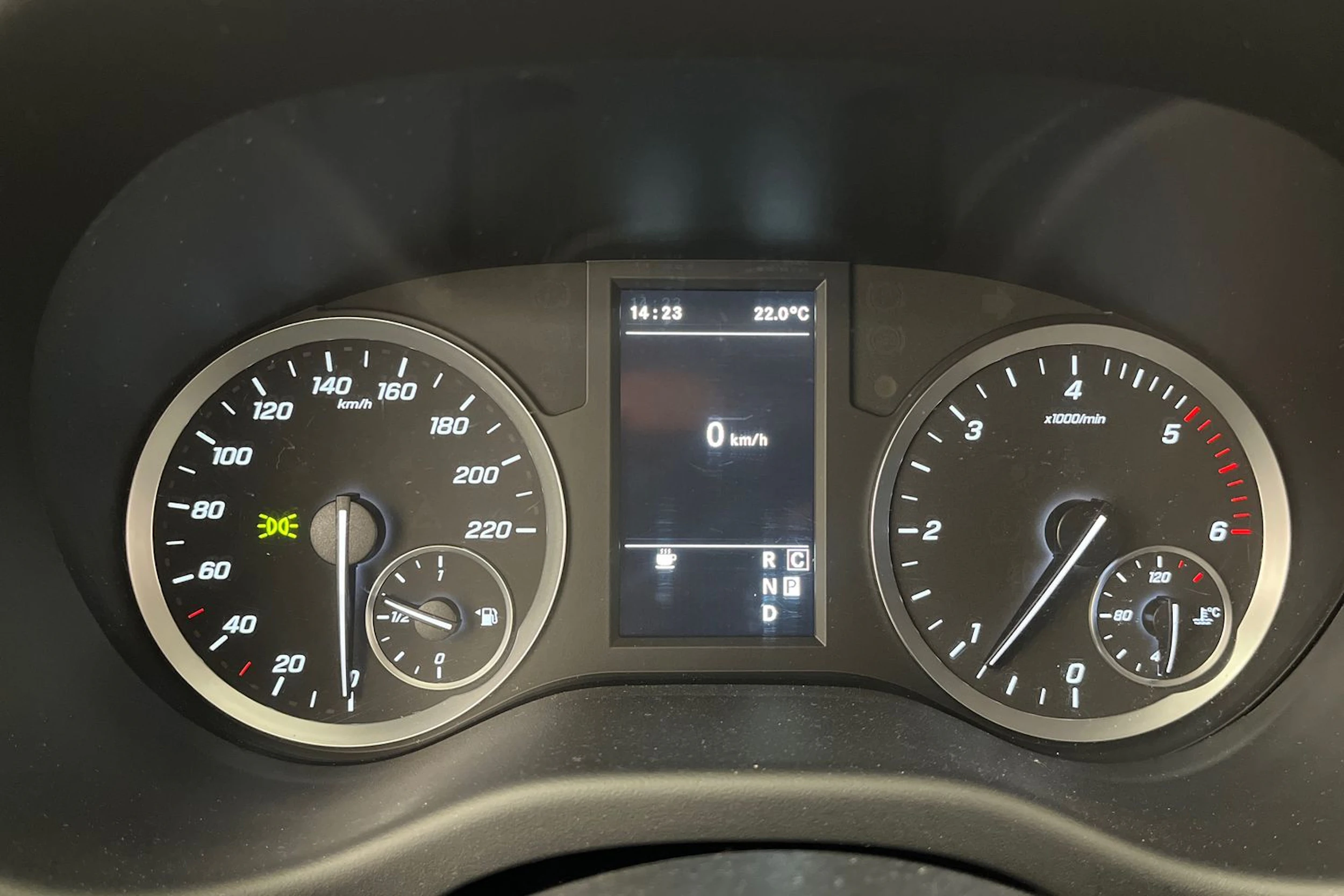 valkoinen Mercedes-Benz Vito 2023 kuva 24.