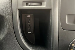 valkoinen Mercedes-Benz Vito 2023 kuva 32.